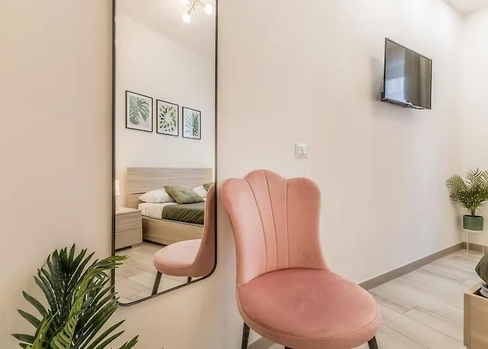 Modern Trastevere Base For Your Adventure